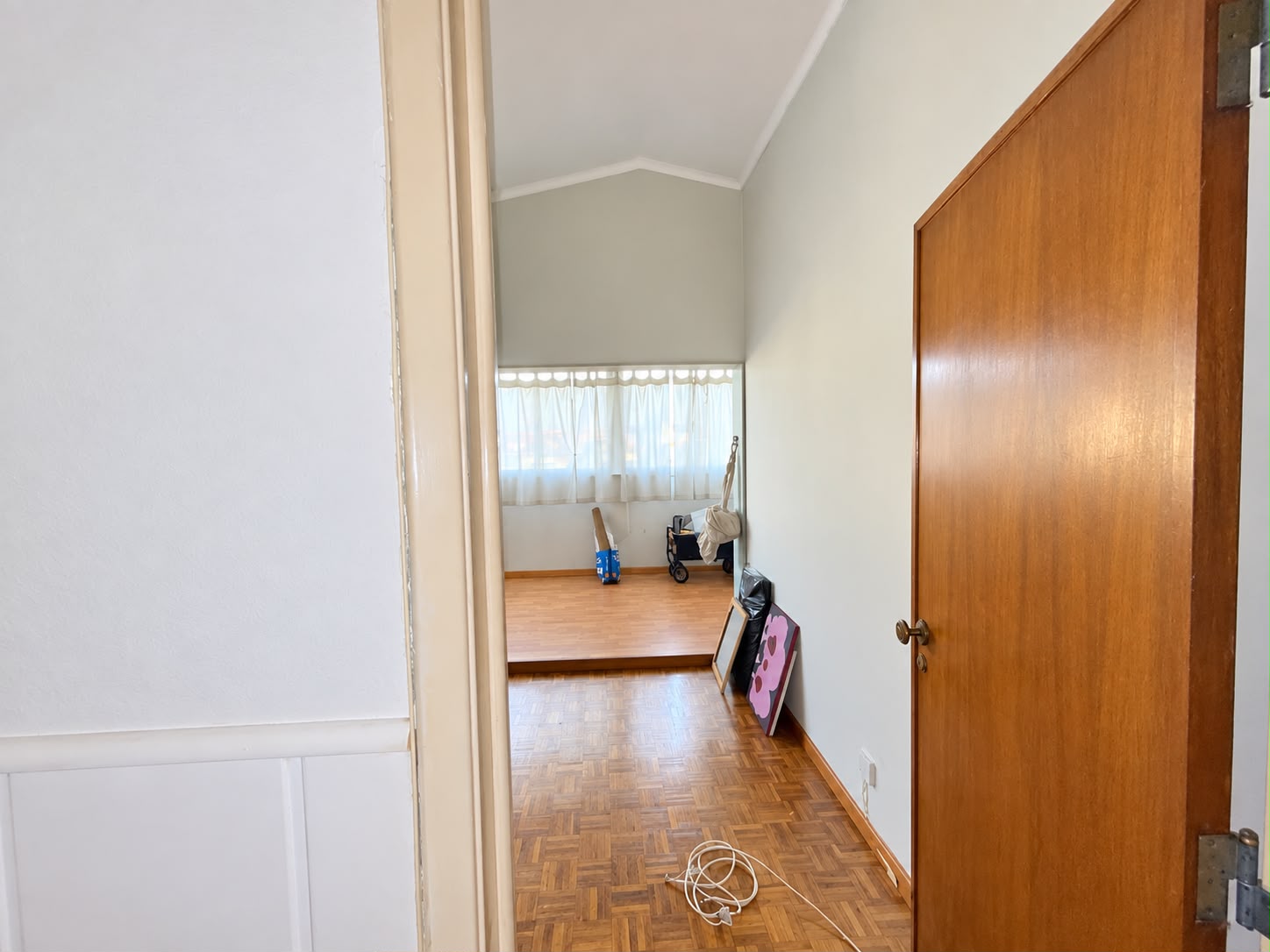 Entrada e corredor do apartamento